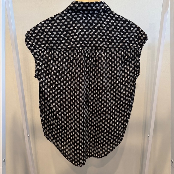 Lucky Brand Patterned Short Sleeve Button Down - Picture 6 of 12